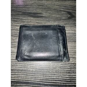 6/$25 Perry Ellis Well Loved Black Leather Wallet